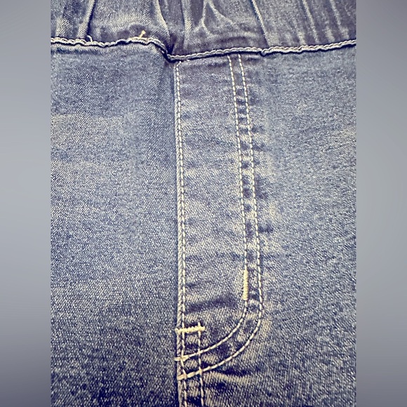 BloomChic Elastic Waist Loose Denim Shorts - Picture 3 of 5